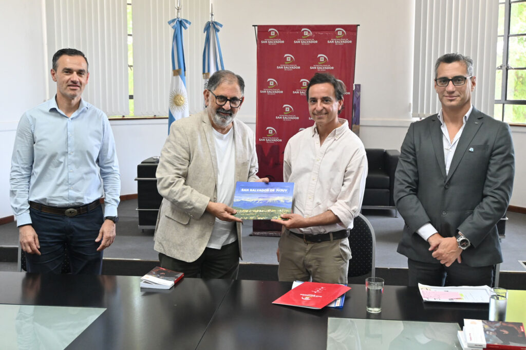 Intendente Jorge Entreg Declaraci N De Inter S Municipal Al Libro