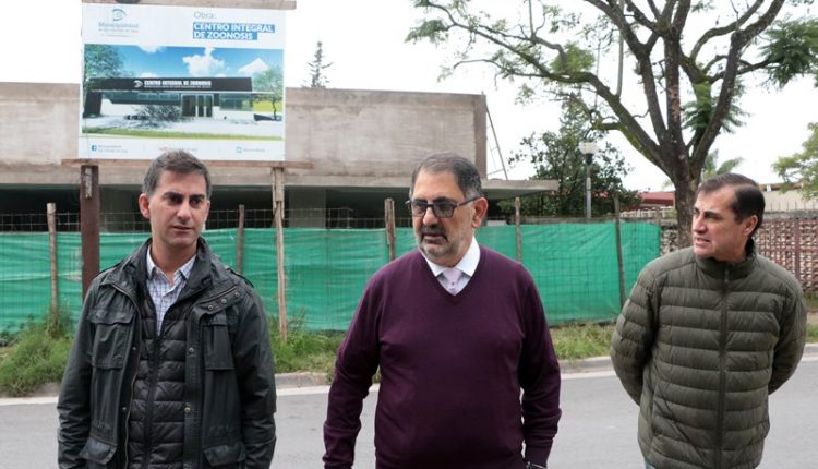 Recorrido por las obras en construcción.