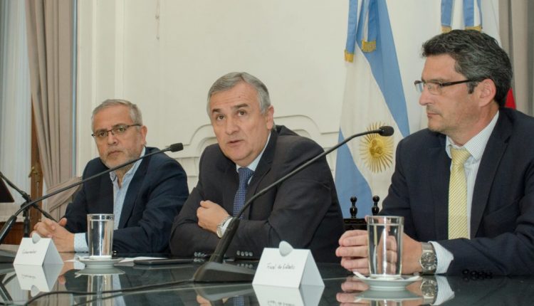 La Esperanza - El gobernador Gerardo Morales, en compañía del ministro Abud Robles y el fiscal Miranda, anuncia la venta del ingenio La Esperanza al grupo Omega/Alesa.