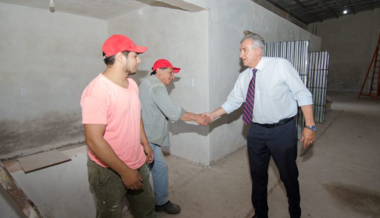 El gobernador Gerardo Morales, durante la recorrida por las obras de construcción en Puesto Viejo.
