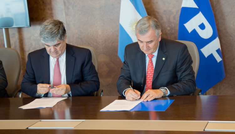El gobernador de la provincia de Jujuy, Gerardo Morales, y el presidente de YPF, Miguel Gutiérrez.