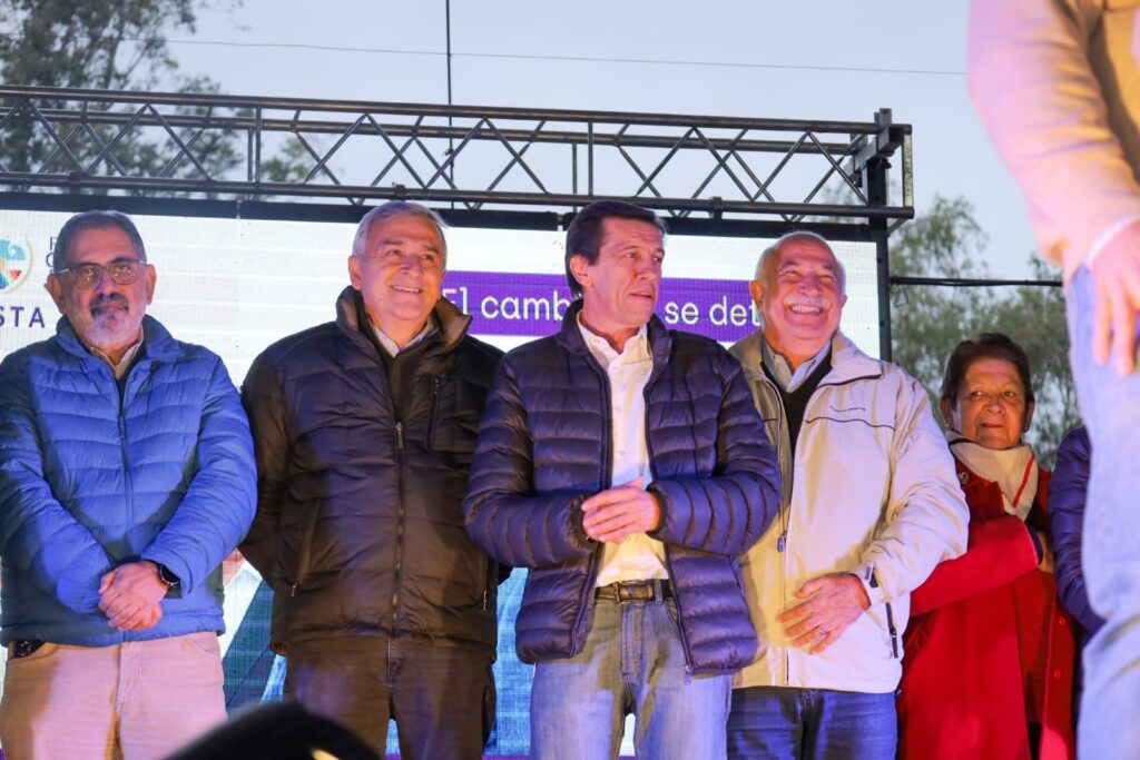 Morales cerró la campaña saludando a los miles de jujeños que apoyaron la candidatura de Carlos Sadir.